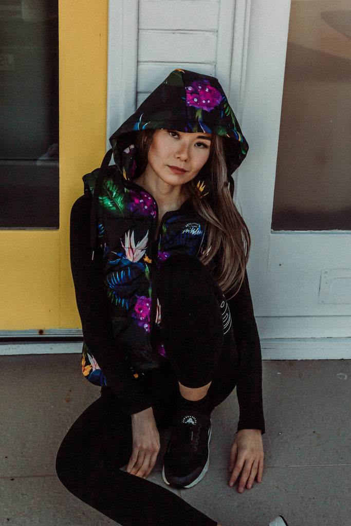 Scribbler paradiso vest, tropical print, black colourful puffer vest, waterproof gilet, recycled fabric, recycled puffer, conscious fashion, plus size vest, floral vest, removable hood, tropical print, printed vest, colourful vest, black puffer vest, quilted vest, plus size vest, NZ, New Zealand, Australia, USA